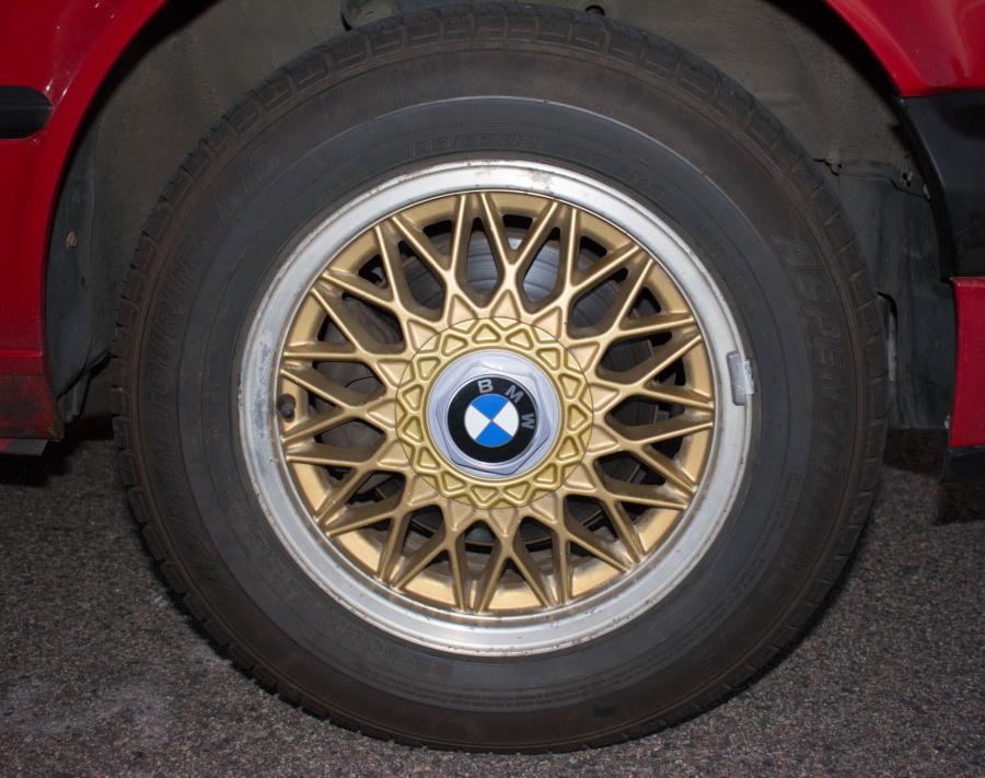 Колеса BMW 325 Sedan (E30) 1988 года  (фото 32 из 58)